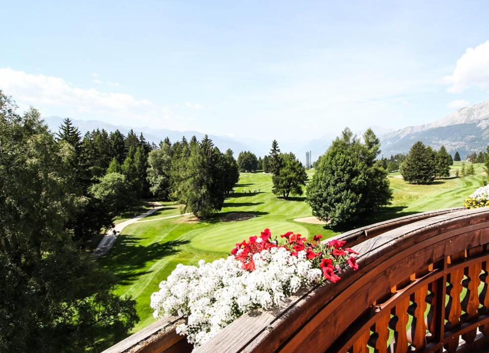 Grand Hotel Du Golf & Palace Crans-Montana Exterior photo