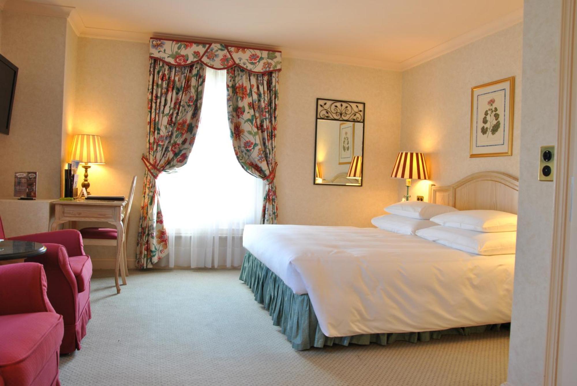 Grand Hotel Du Golf & Palace Crans-Montana Exterior photo
