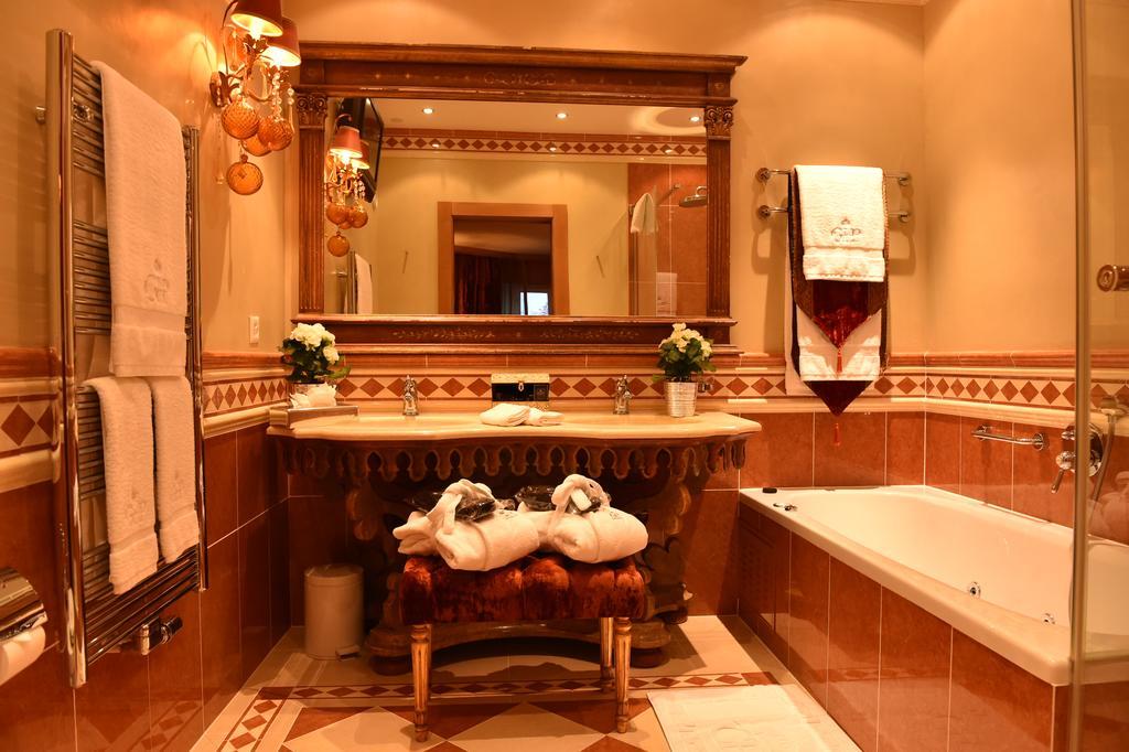 Grand Hotel Du Golf & Palace Crans-Montana Exterior photo